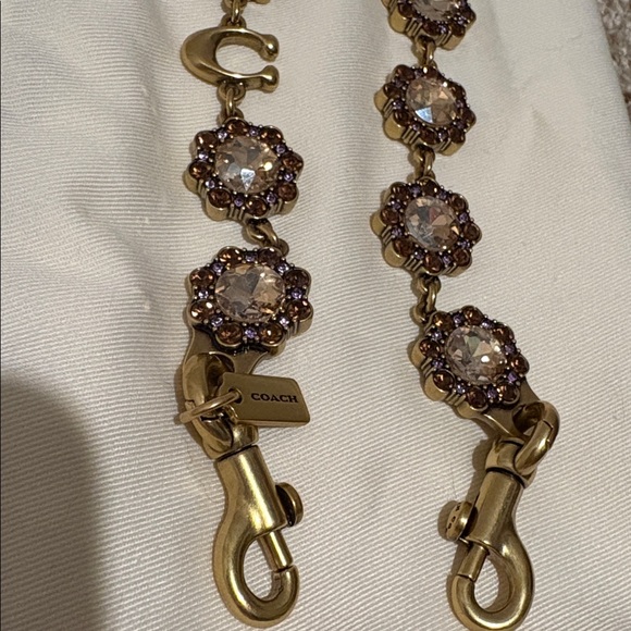 Coach Short Jewelry Chain - Picture 3 of 3